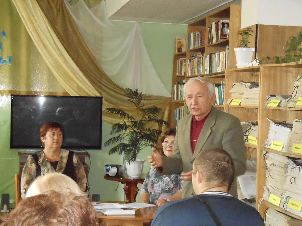 Презентация книги "БАМ - дорога нашей судьбы" 26.09.2013 г. В. А. Скарга, ветеран БАМ, Почётный гражданин города (цв., 29х22 см)