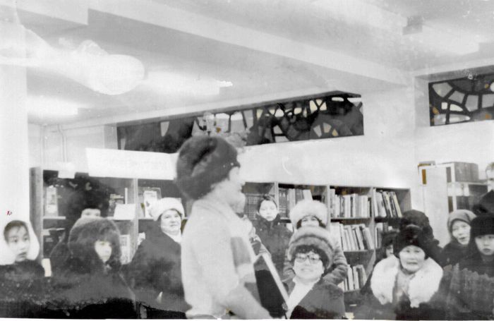 Гости на открытии библиотеки 30.12.1987 г. (ч.б., 21,5х33,5 см).jpg