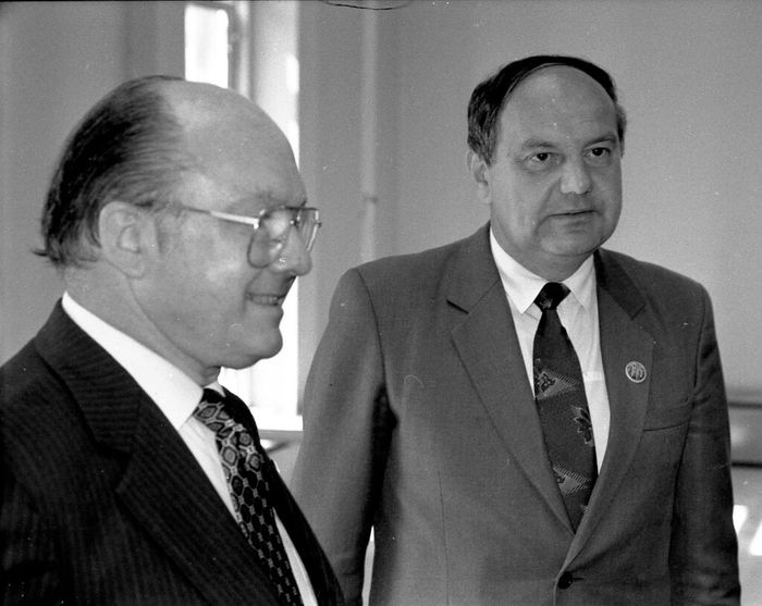 Слева направо посол США Джек Мэтлок  и Валерий Анисимов. Фото Федора Пилюгина